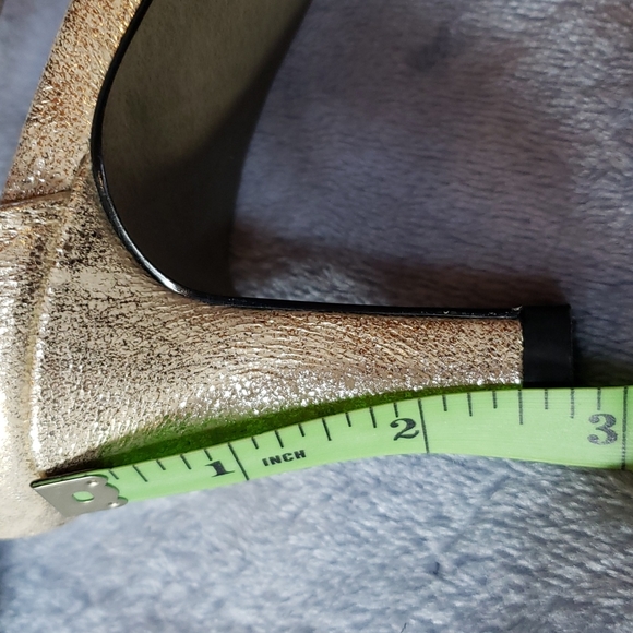 Golden pump 3" heel - Picture 6 of 7